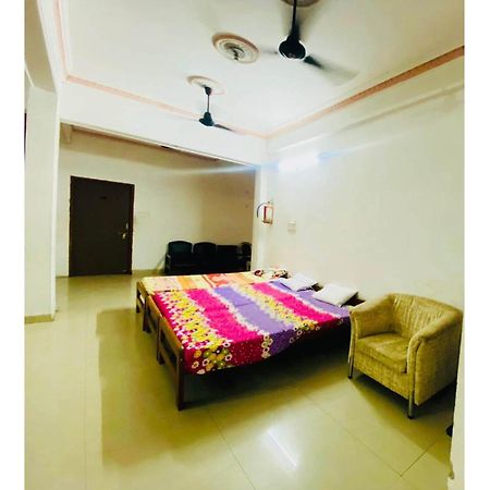 J C Guest House Hasanganj Bagian luar foto