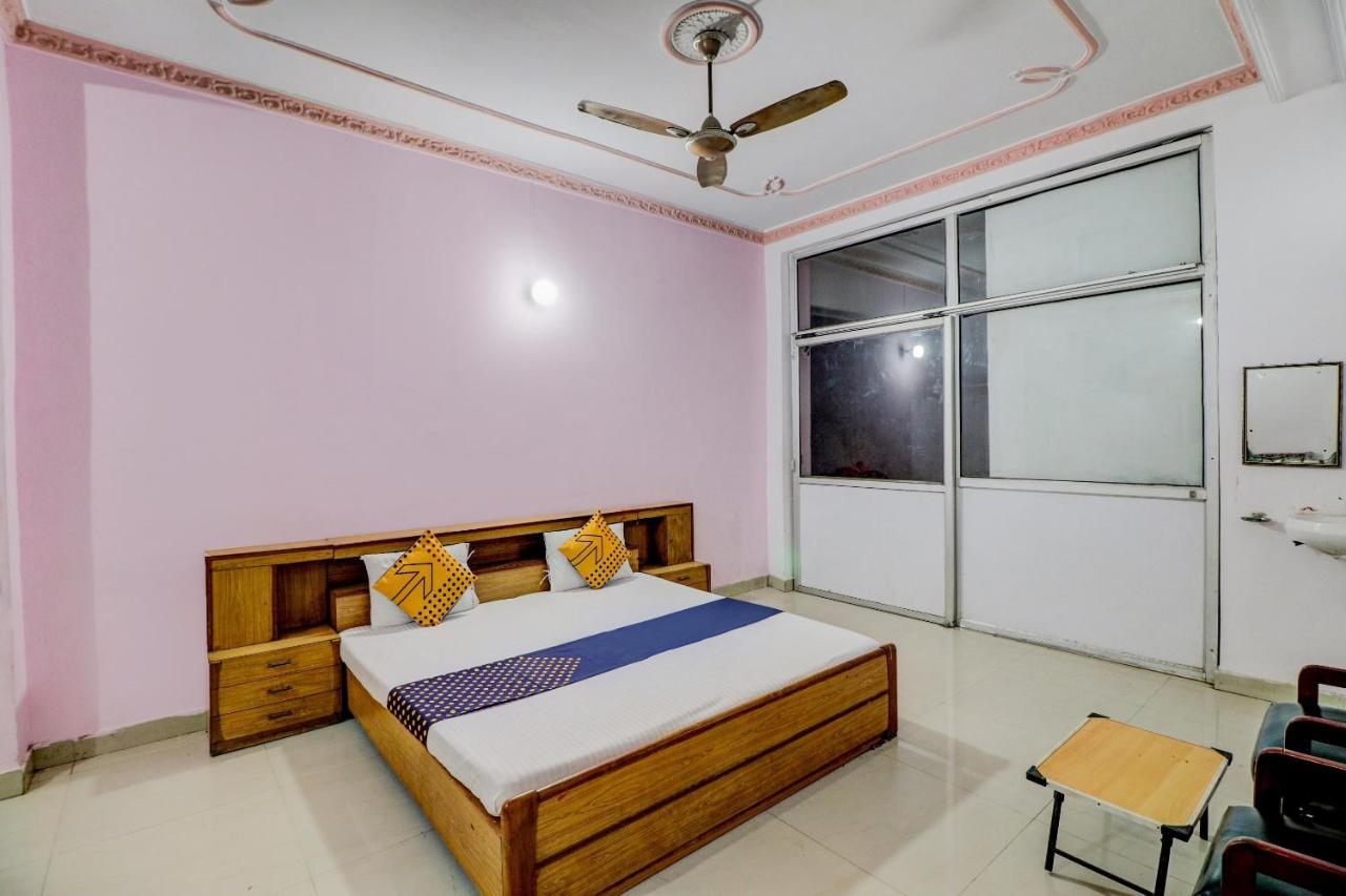 J C Guest House Hasanganj Bagian luar foto