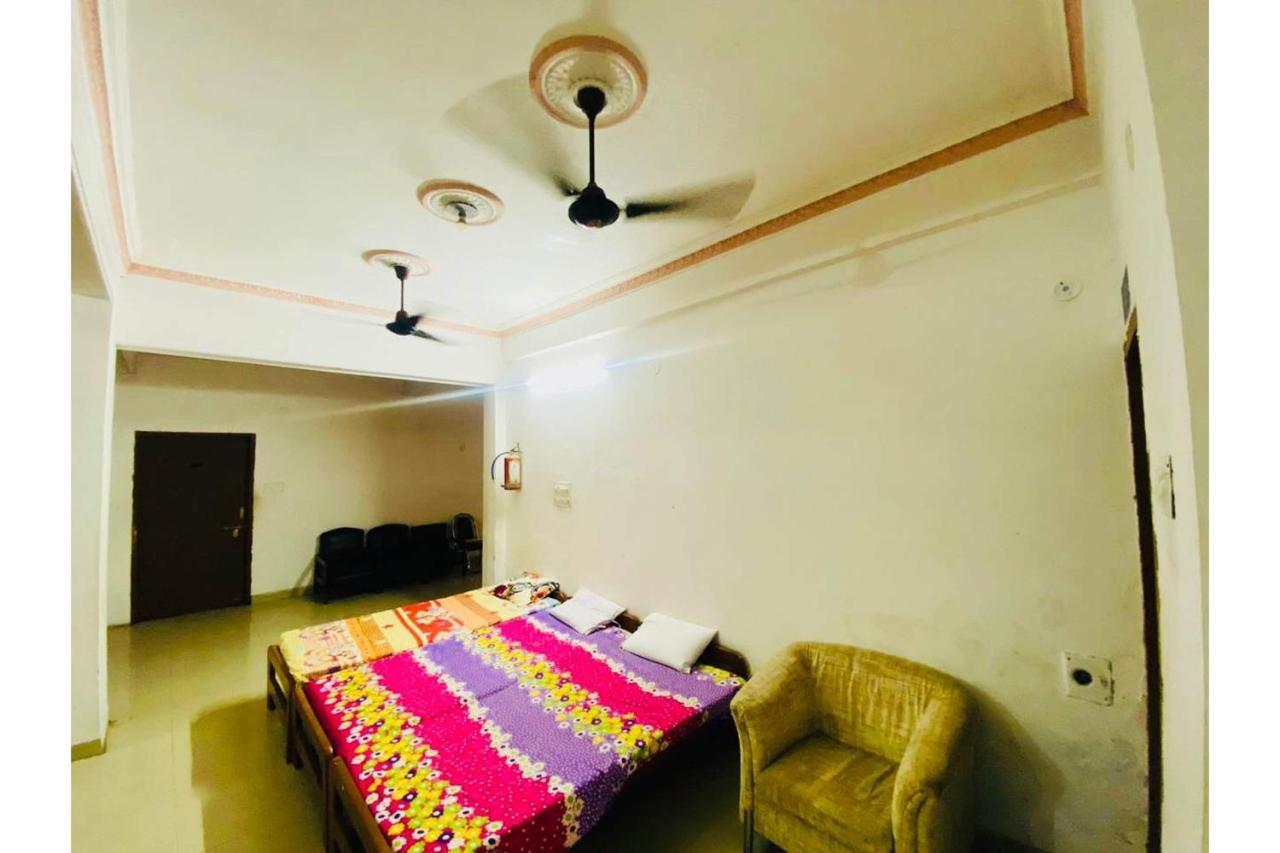 J C Guest House Hasanganj Bagian luar foto