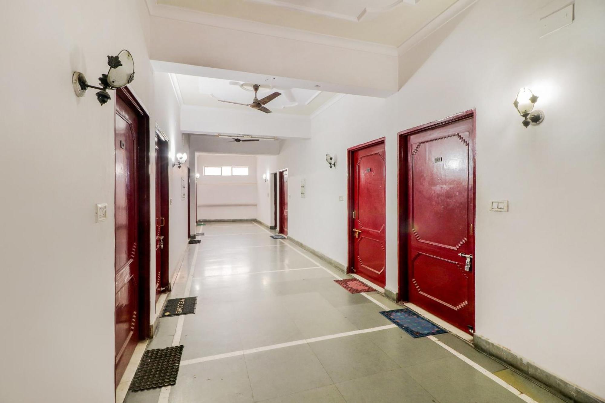 J C Guest House Hasanganj Bagian luar foto