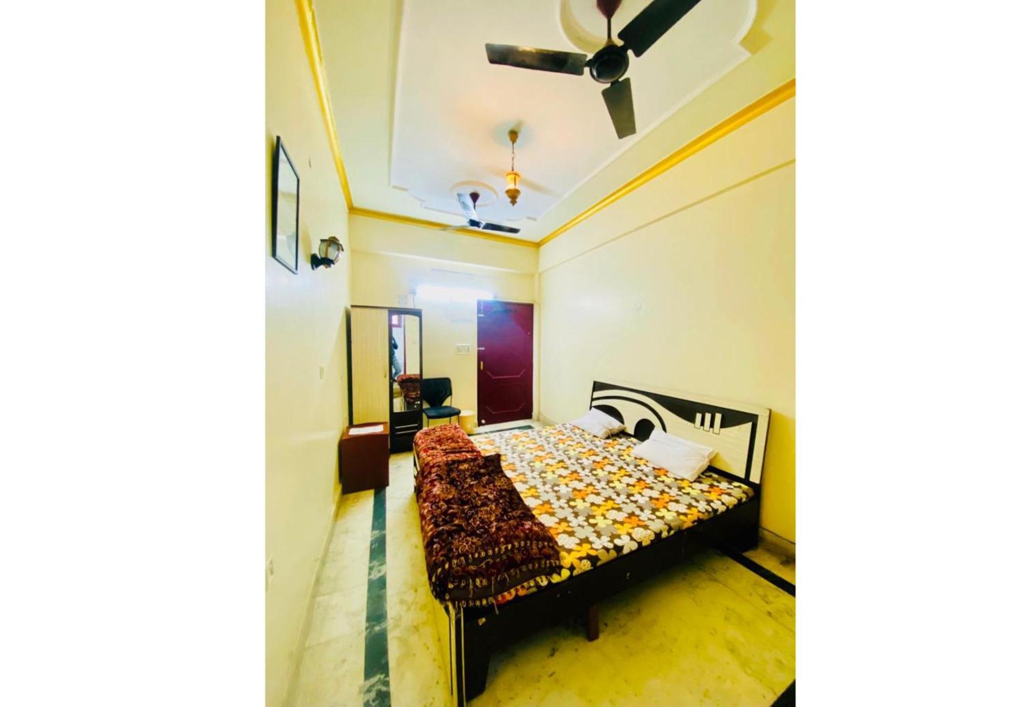 J C Guest House Hasanganj Bagian luar foto