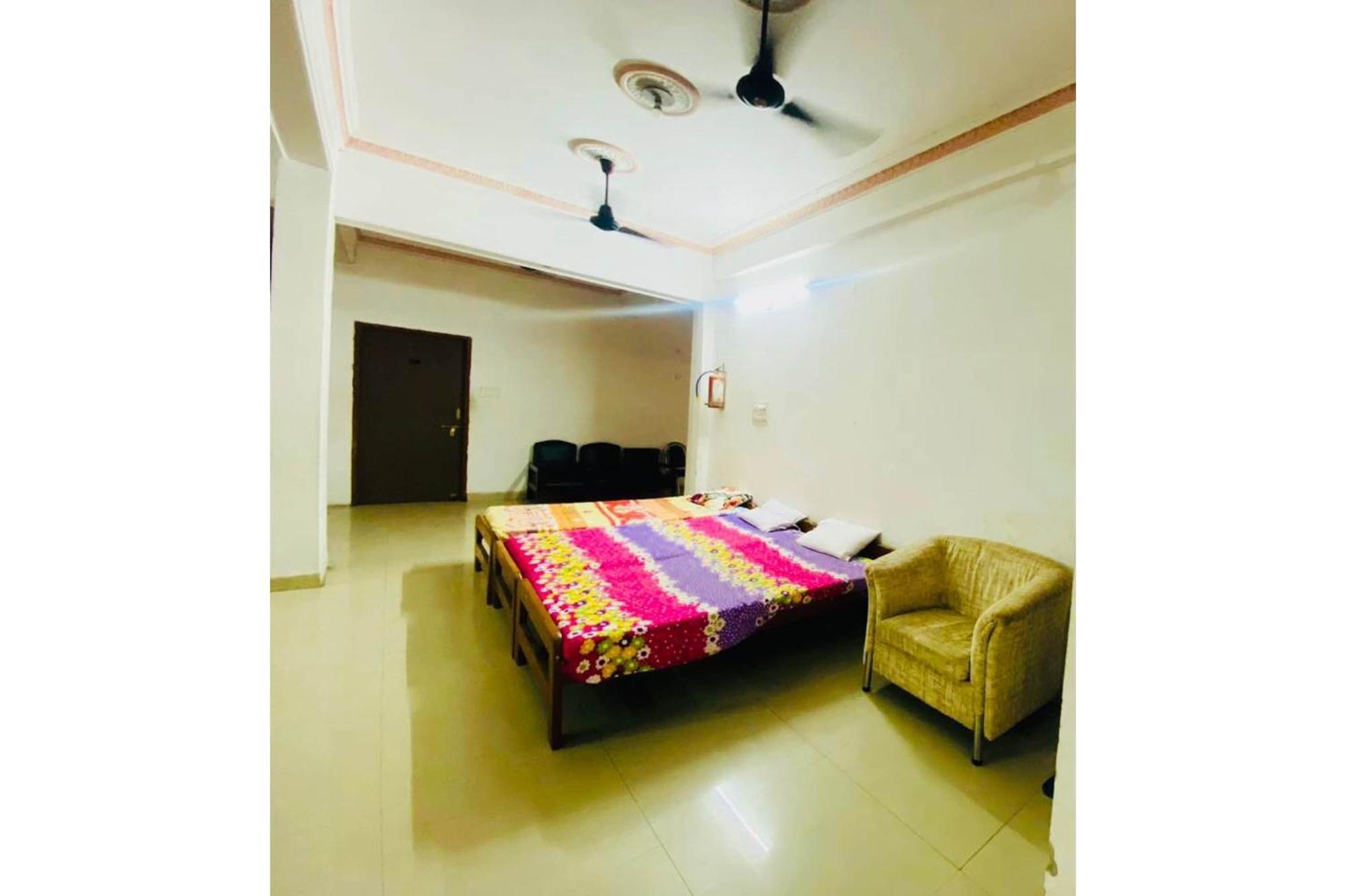 J C Guest House Hasanganj Bagian luar foto