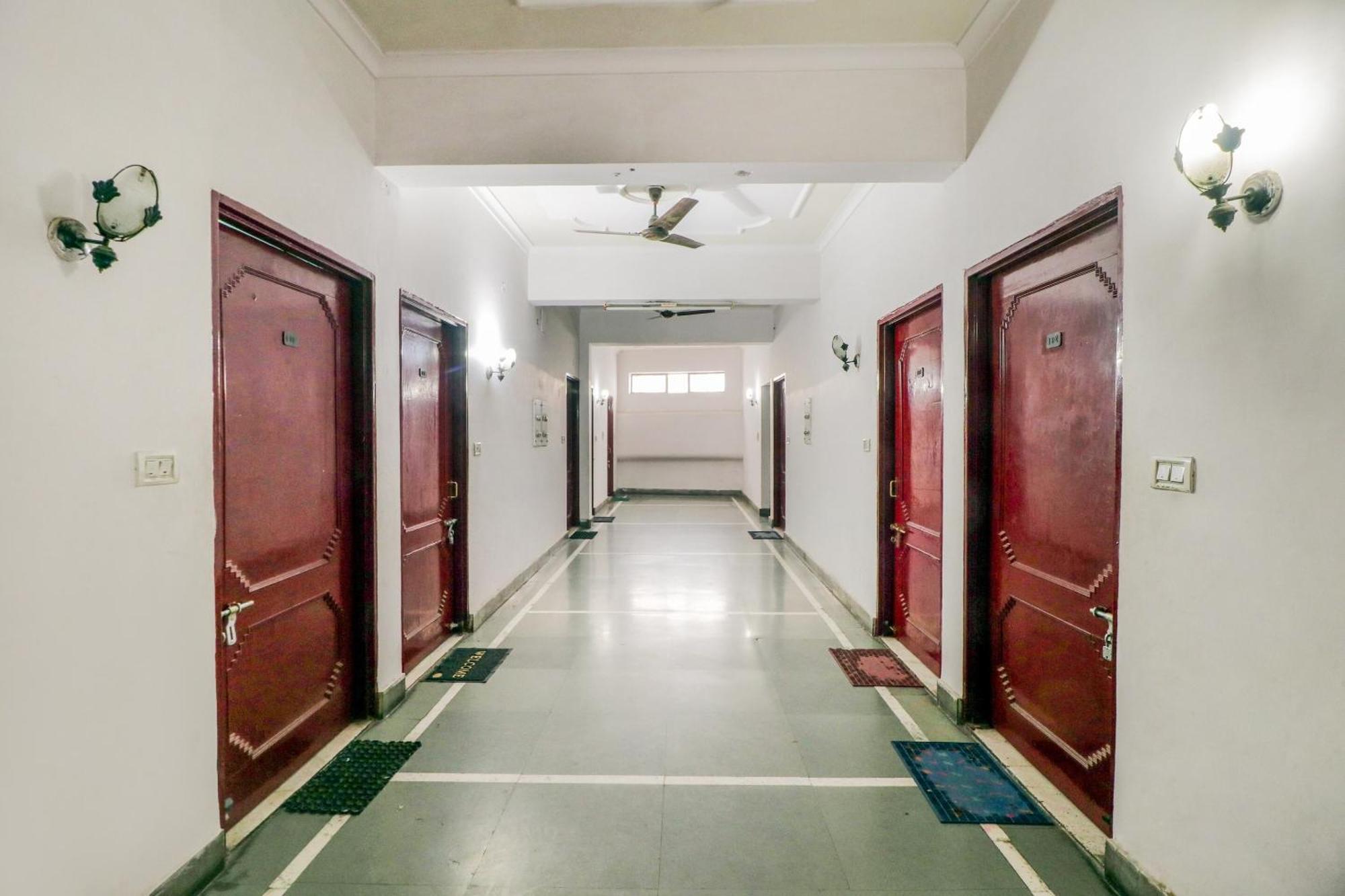 J C Guest House Hasanganj Bagian luar foto