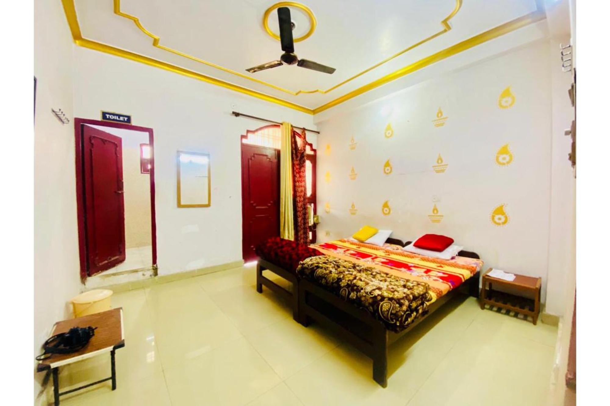 J C Guest House Hasanganj Bagian luar foto
