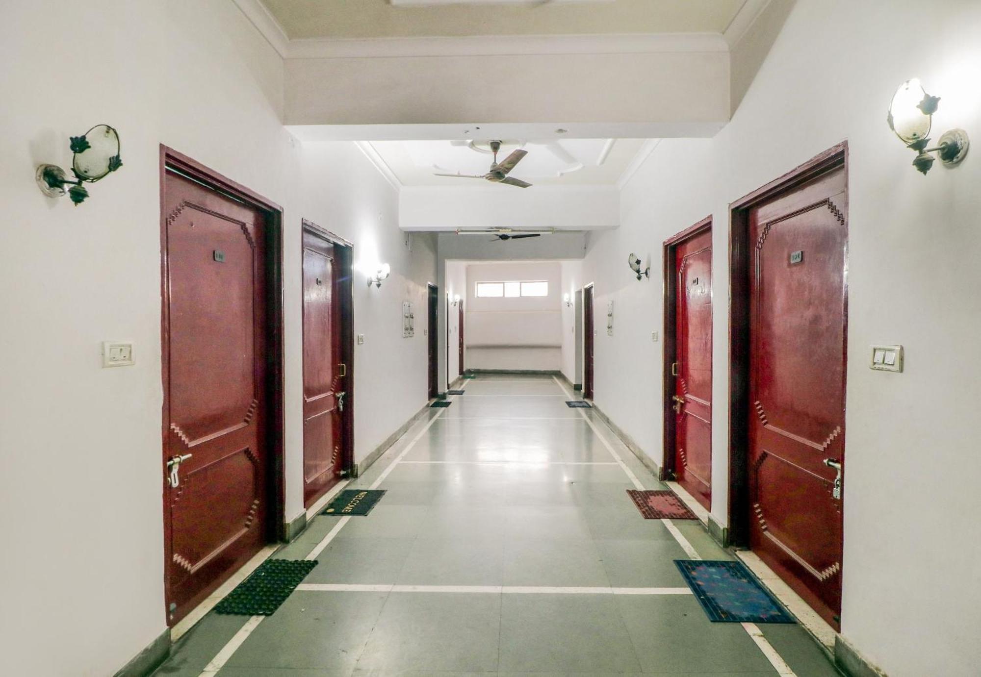 J C Guest House Hasanganj Bagian luar foto