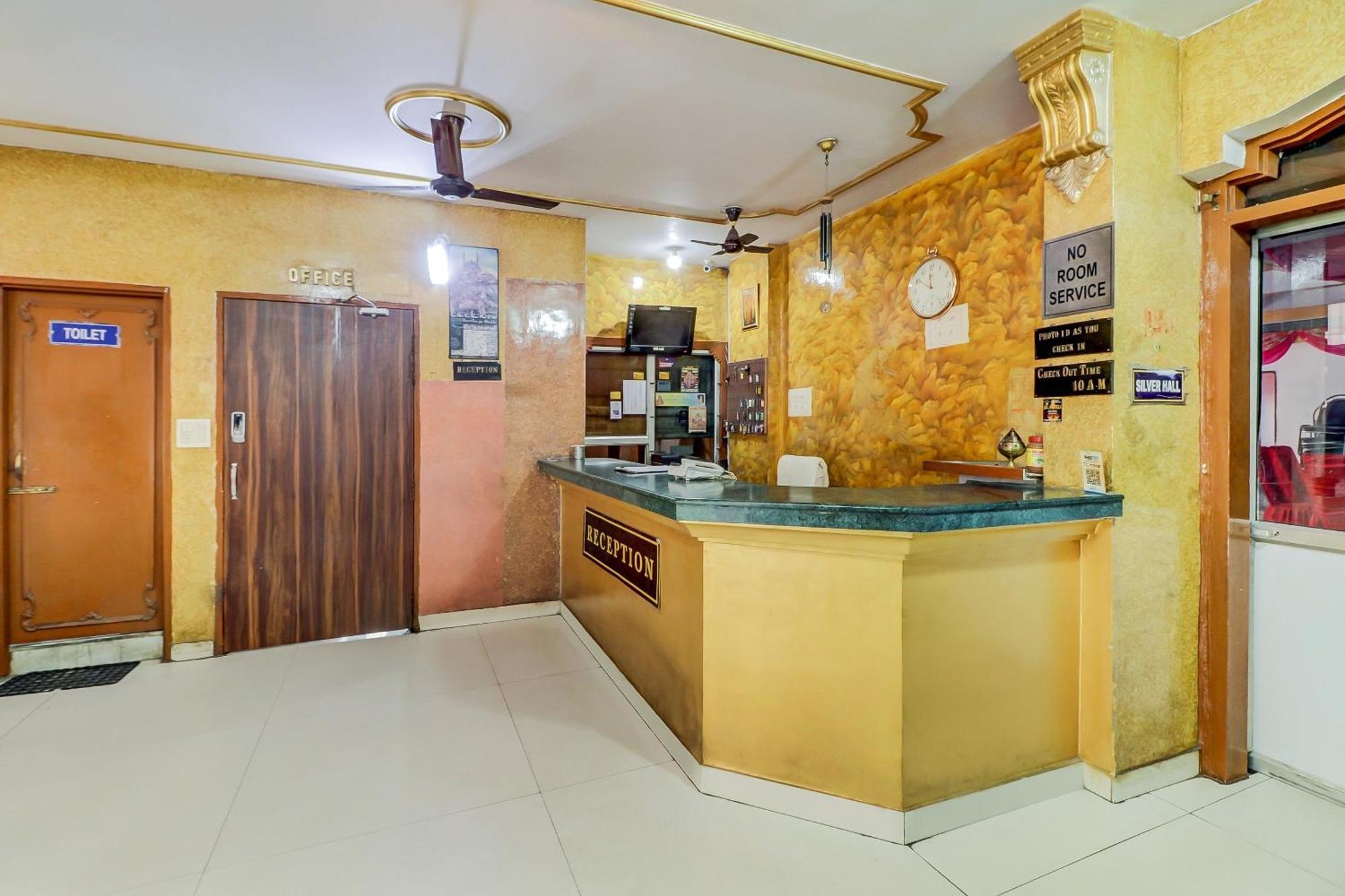 J C Guest House Hasanganj Bagian luar foto